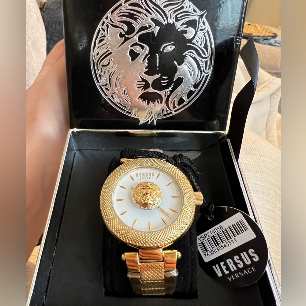 Brand new! Versus Versace Brick lane women watch. Never worn with tags! 🏷️ - Picture 4 of 9